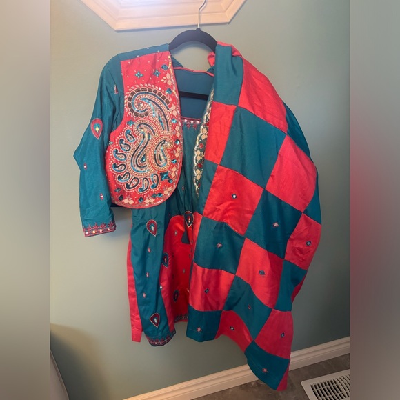 Indian - Bhangra Dance Outfit - Picture 2 of 3